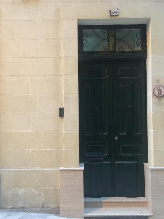 G.b. * Valletta